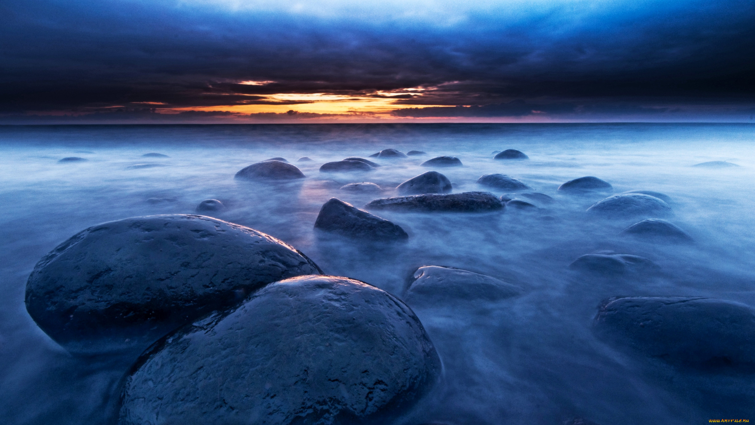 Природа океана земли. Камни вода Луна.